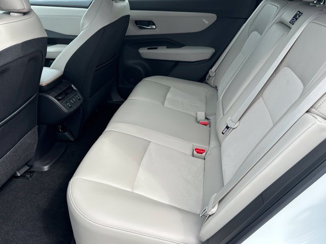 Used 2025 Nissan Ariya AWD image 13