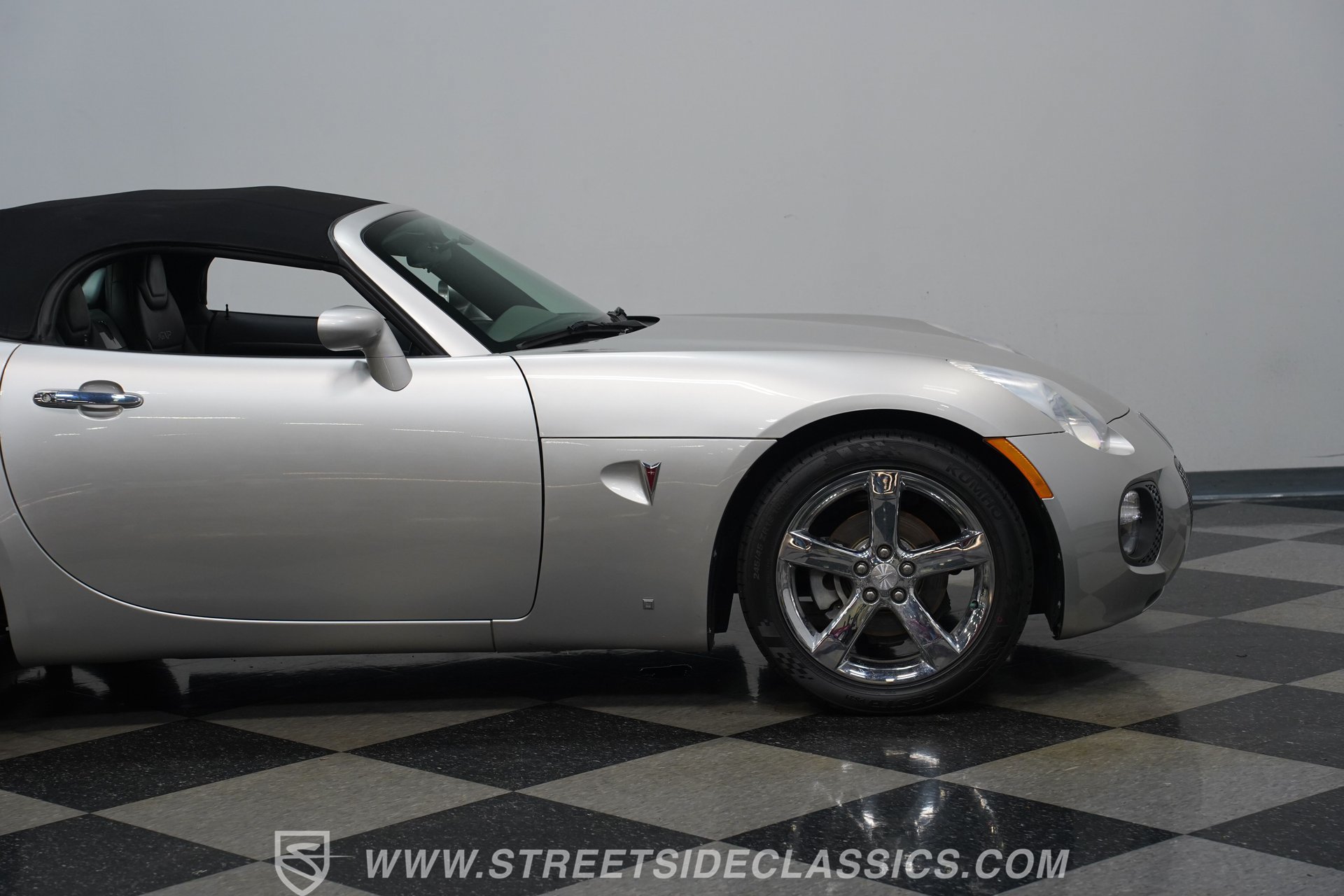 Used 2007 Pontiac Solstice GXP w/ Premium Package RWD image 29