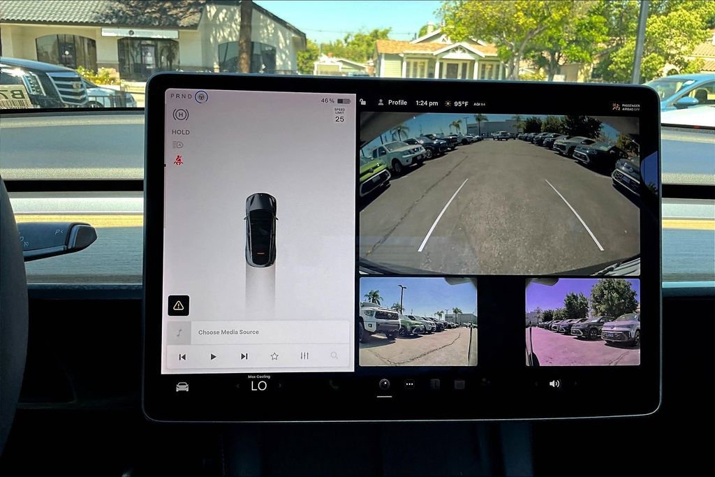 Used 2022 Tesla Model Y Long Range image 12