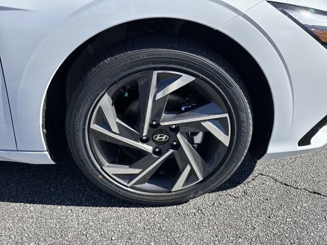 Certified 2025 Hyundai Elantra SEL image 12