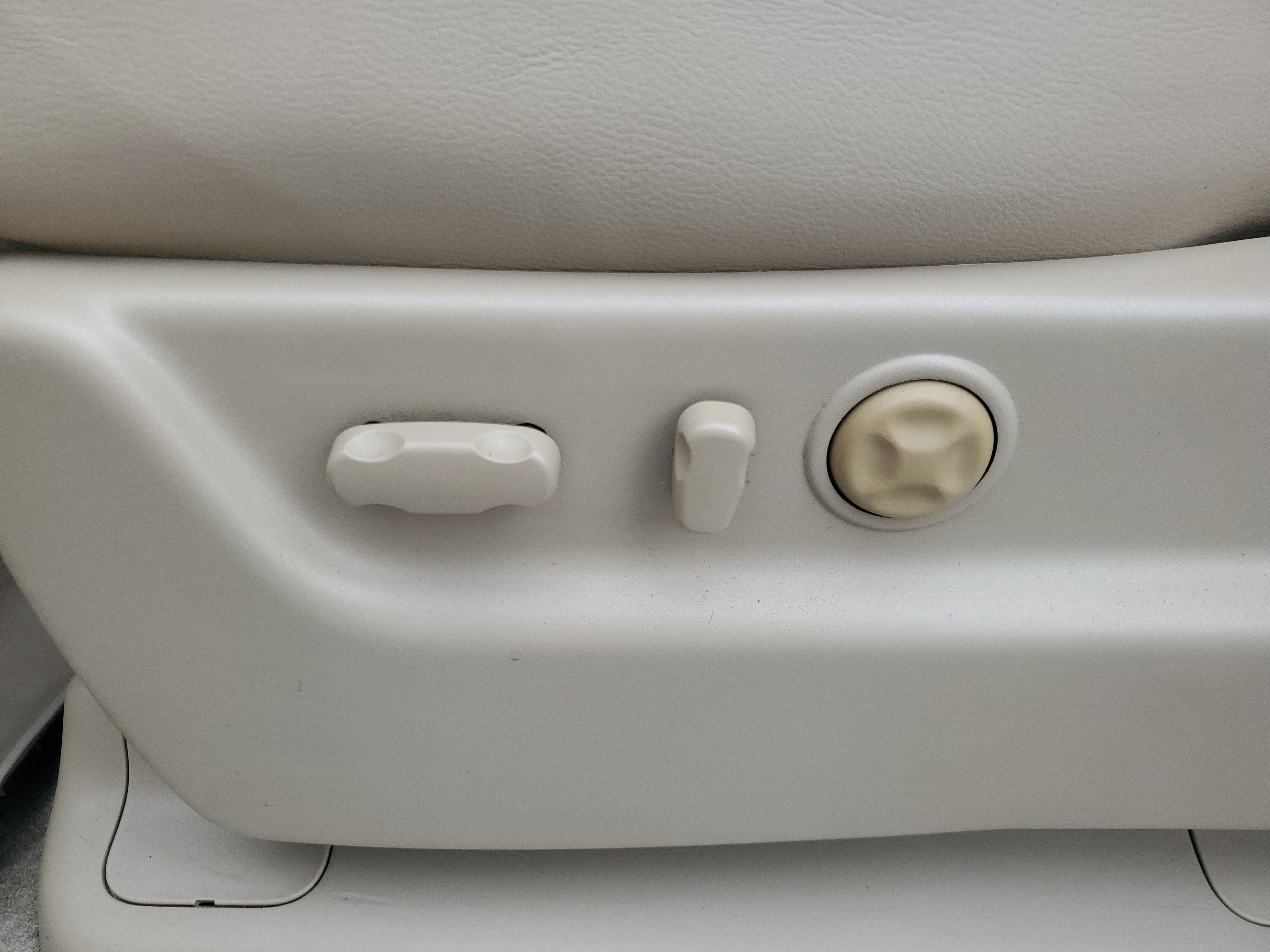 Used 2011 Chevrolet Suburban LTZ image 14