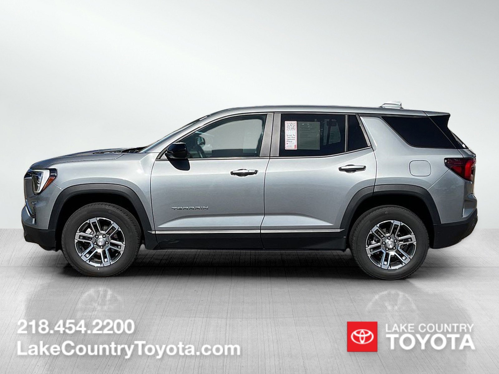 Used 2025 GMC Terrain Elevation AWD/4WD image 2
