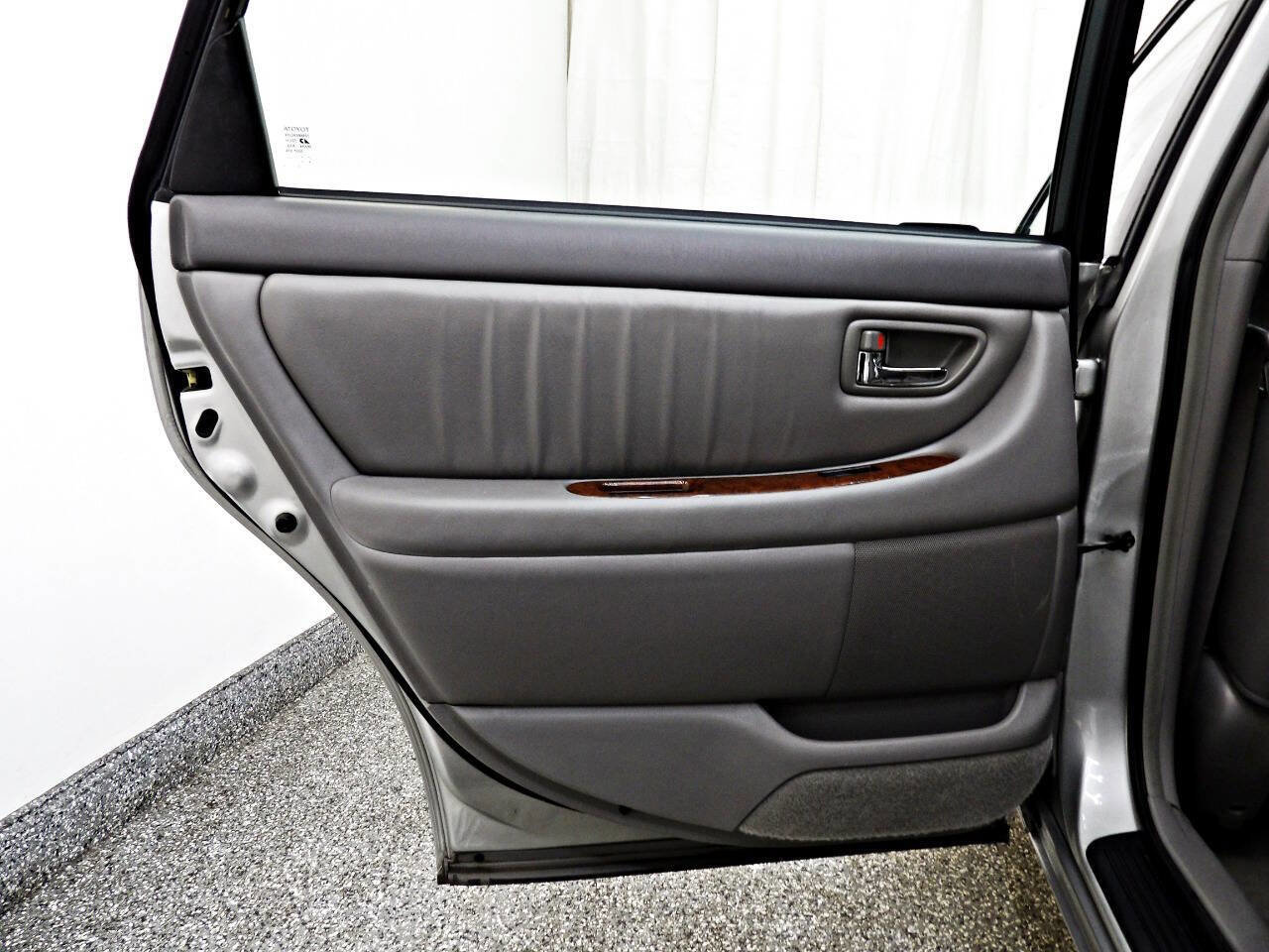 Used 2003 Toyota Avalon XLS image 9