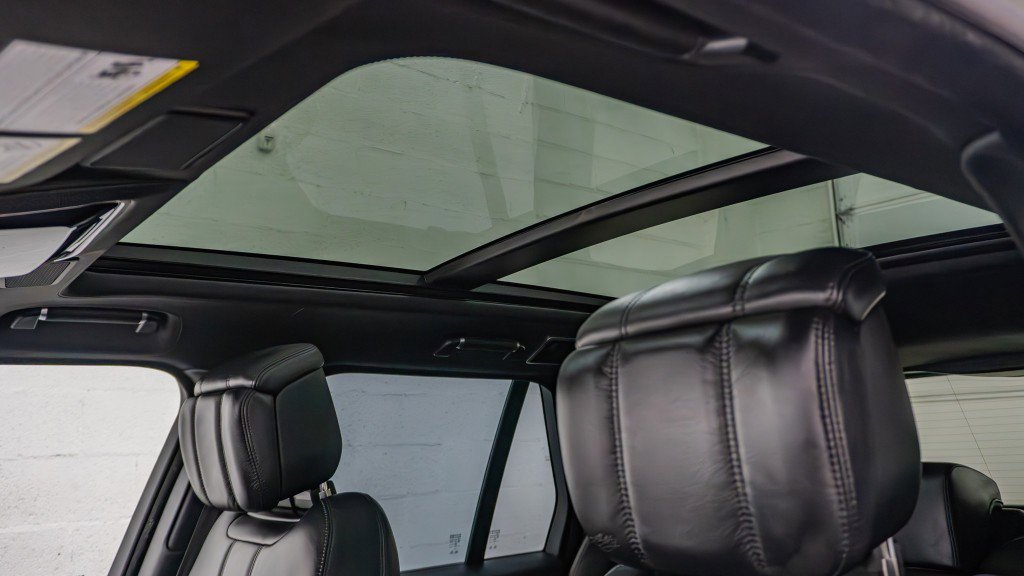 Used 2021 Land Rover Range Rover Autobiography Fifty Edition image 18