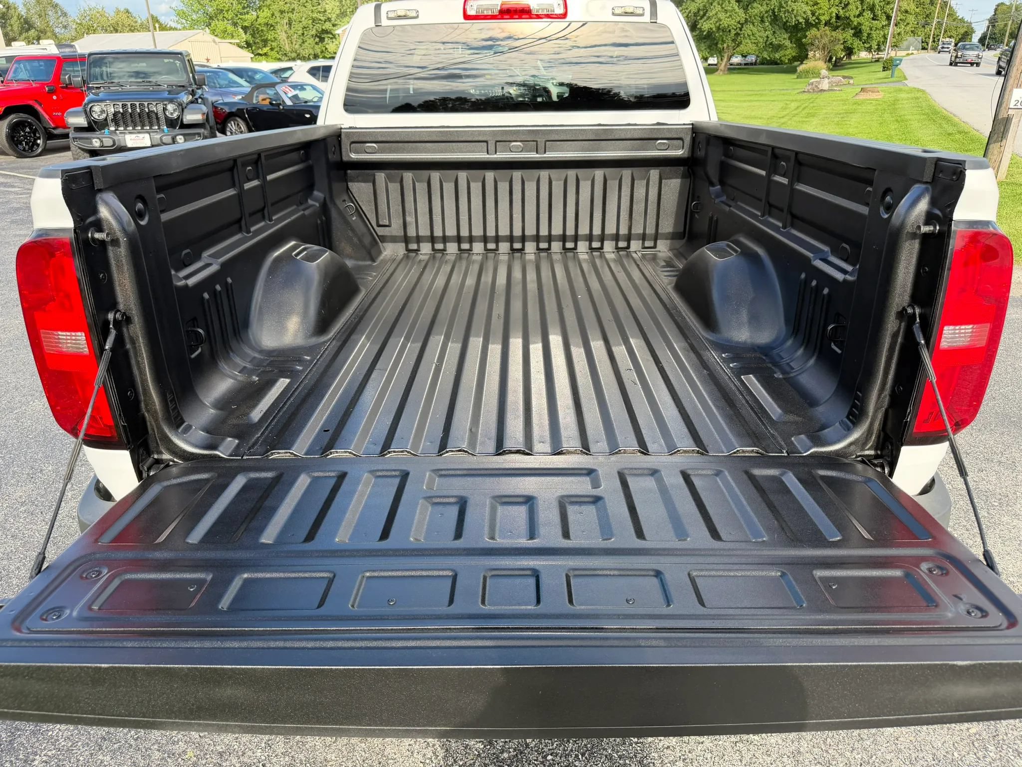 Used 2022 Chevrolet Colorado LT w/ Fleet Safety Package RWD image 34