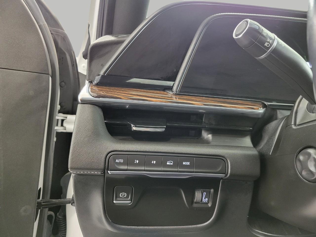 Certified 2021 Cadillac Escalade Premium Luxury w/ LPO, Radiant Package image 11