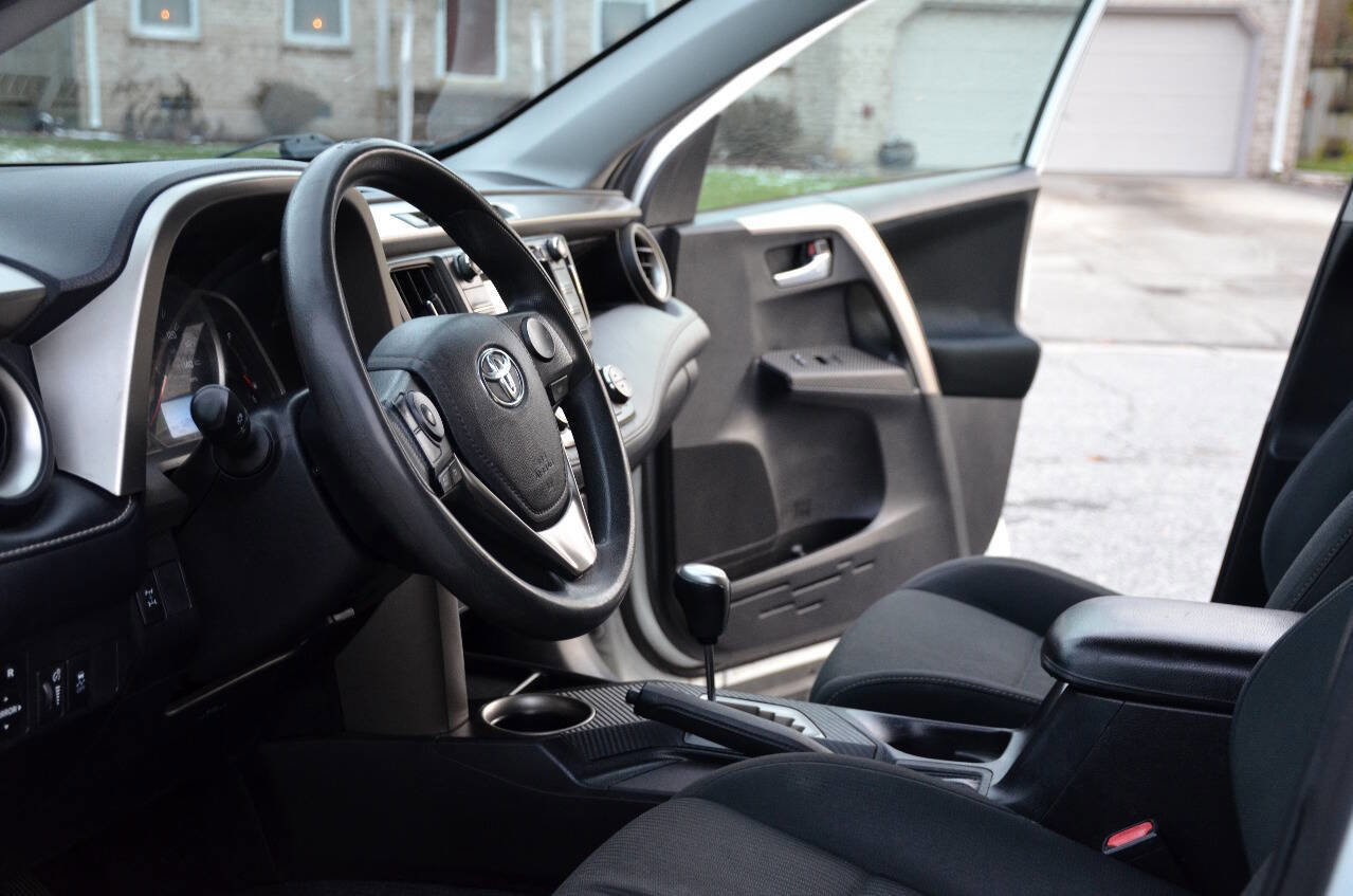 Used 2014 Toyota RAV4 XLE image 11