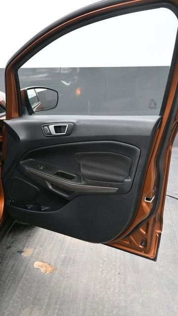 Used 2019 Ford EcoSport SE w/ SE Convenience Package image 9
