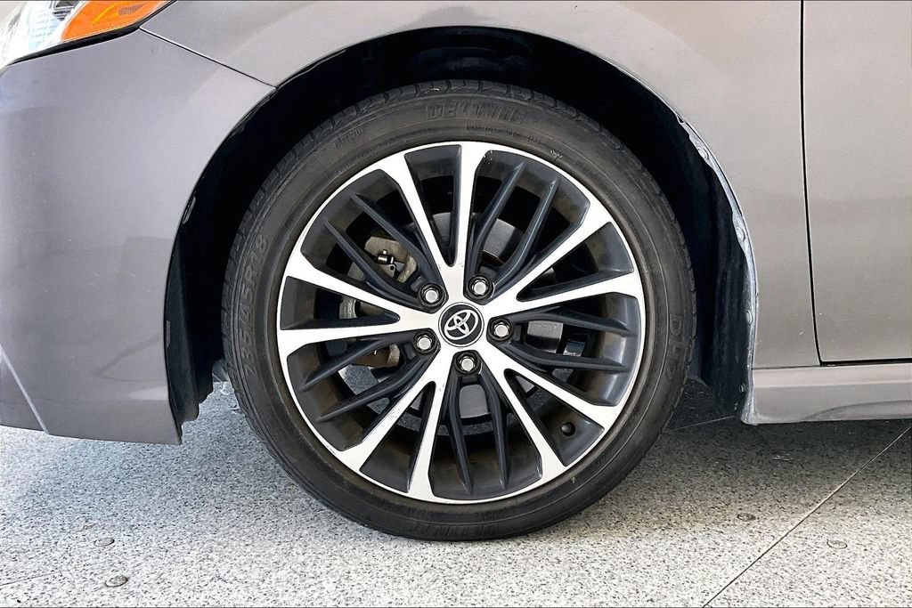 Used 2020 Toyota Camry SE FWD image 11