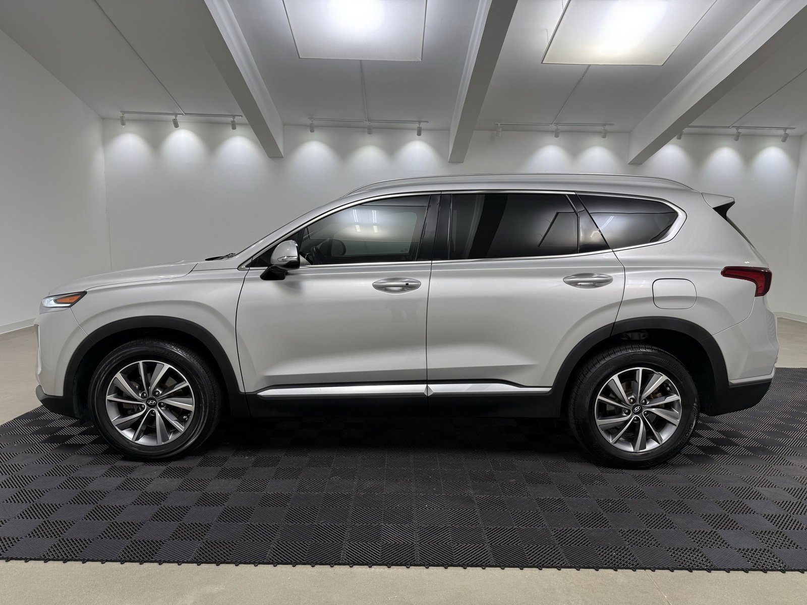 Used 2019 Hyundai Santa Fe Limited image 4