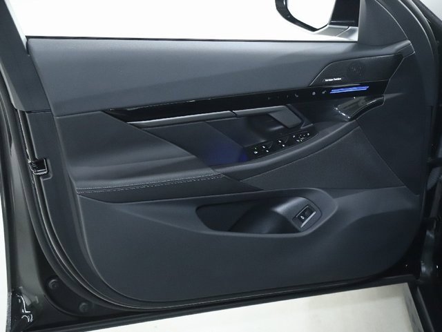 Certified 2025 BMW 530i xDrive w/ Premium Package image 15