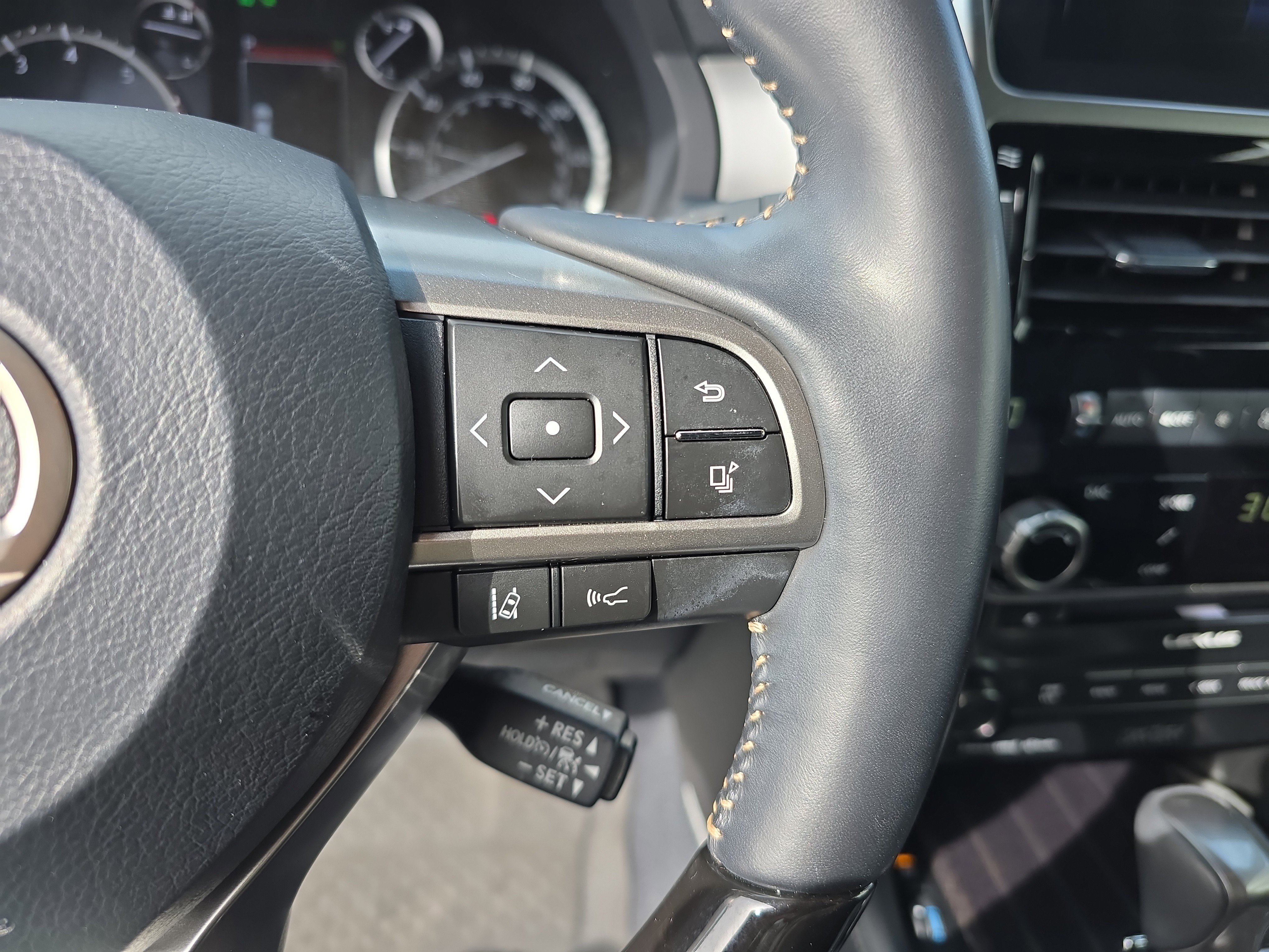 Used 2023 Lexus GX 460 Luxury w/ Accessory Package image 21