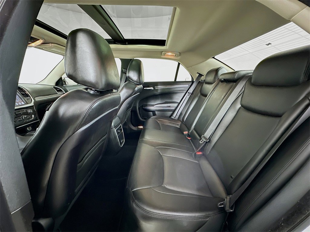 Used 2020 Chrysler 300 Touring L w/ Value Package image 17