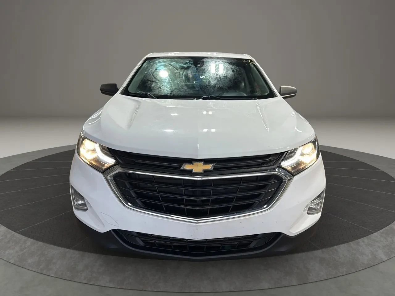 Used 2020 Chevrolet Equinox LS image 2