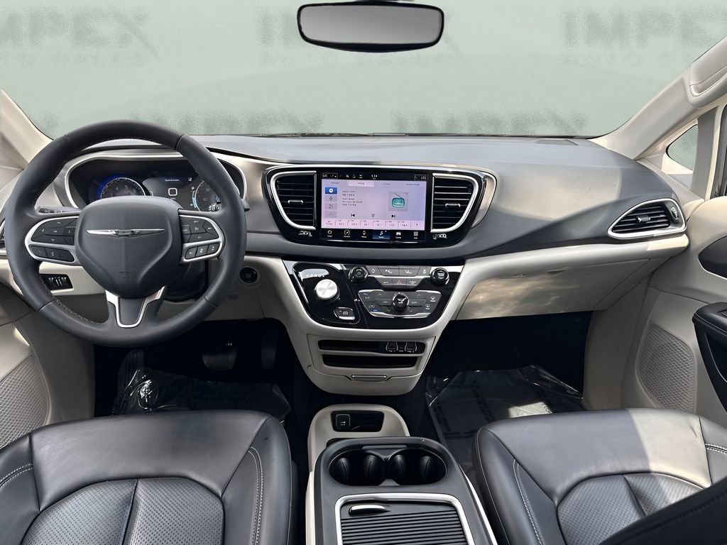 Used 2023 Chrysler Pacifica Touring-L FWD image 13