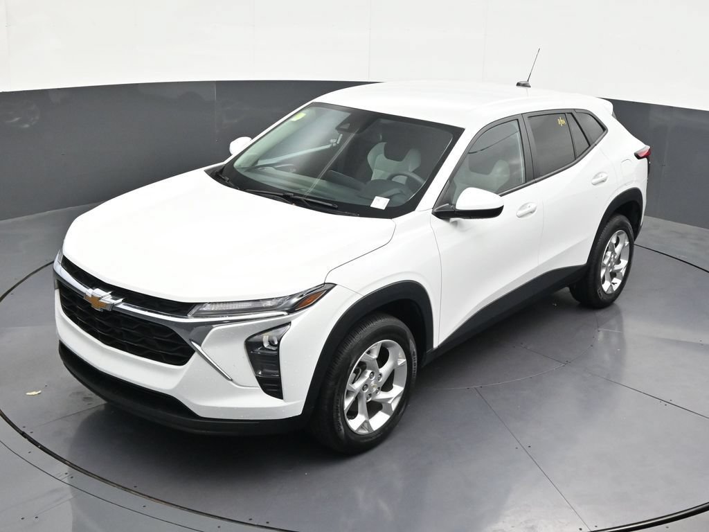 Used 2024 Chevrolet Trax LS w/ LS Convenience Package FWD image 15