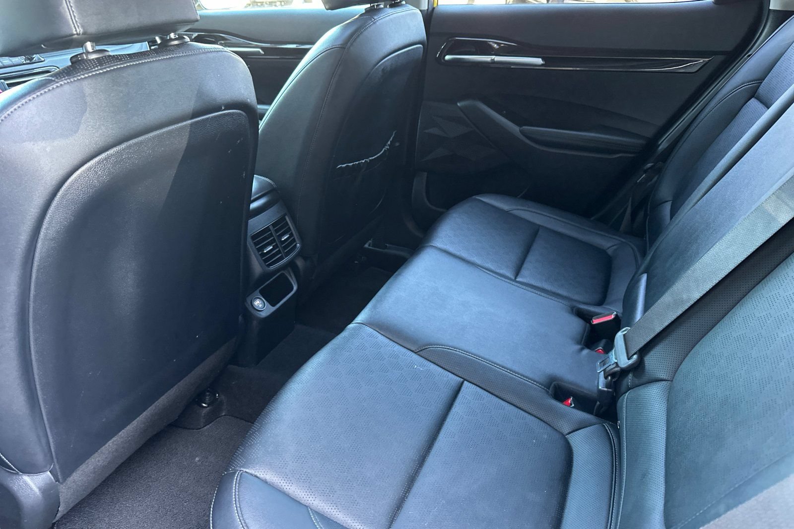 Certified 2022 Kia Seltos SX w/ Sunroof Package AWD/4WD image 15