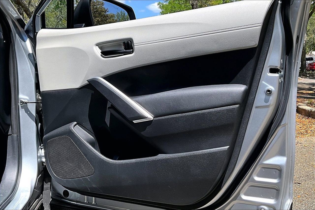 Used 2023 Toyota Corolla Cross L image 27
