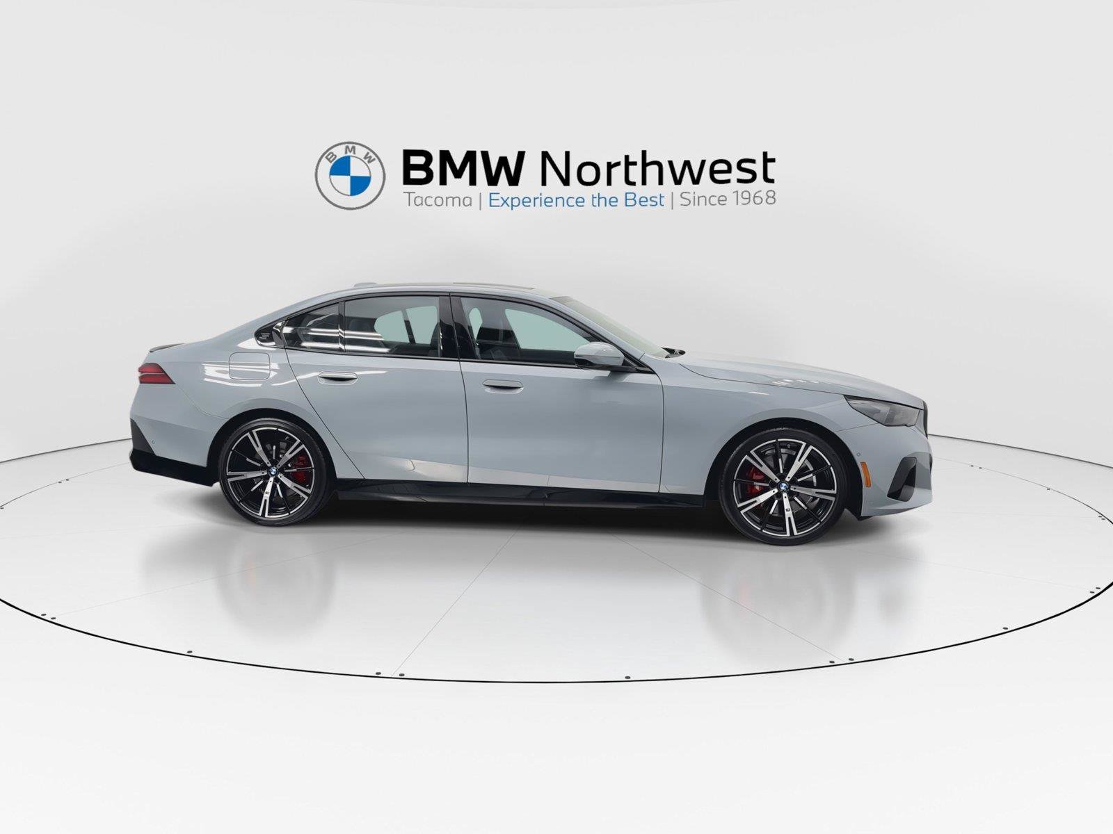 Used 2026 BMW 530i xDrive w/ M Sport Package AWD/4WD image 5