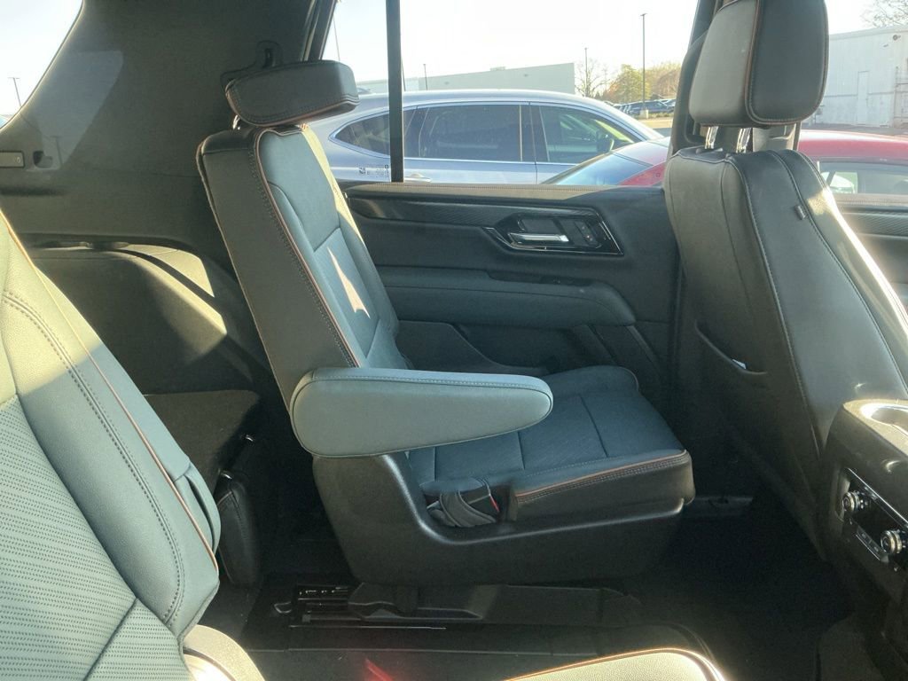 Used 2025 GMC Yukon AT4 w/ AT4 Premium Package image 10