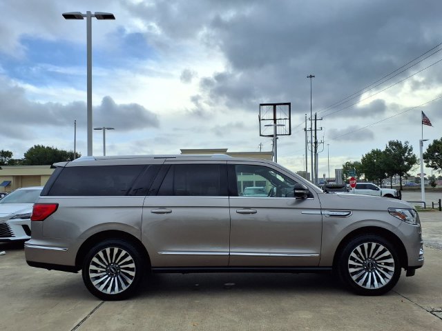 Used 2020 Lincoln Navigator L Reserve w/ Luxury Package AWD/4WD image 21