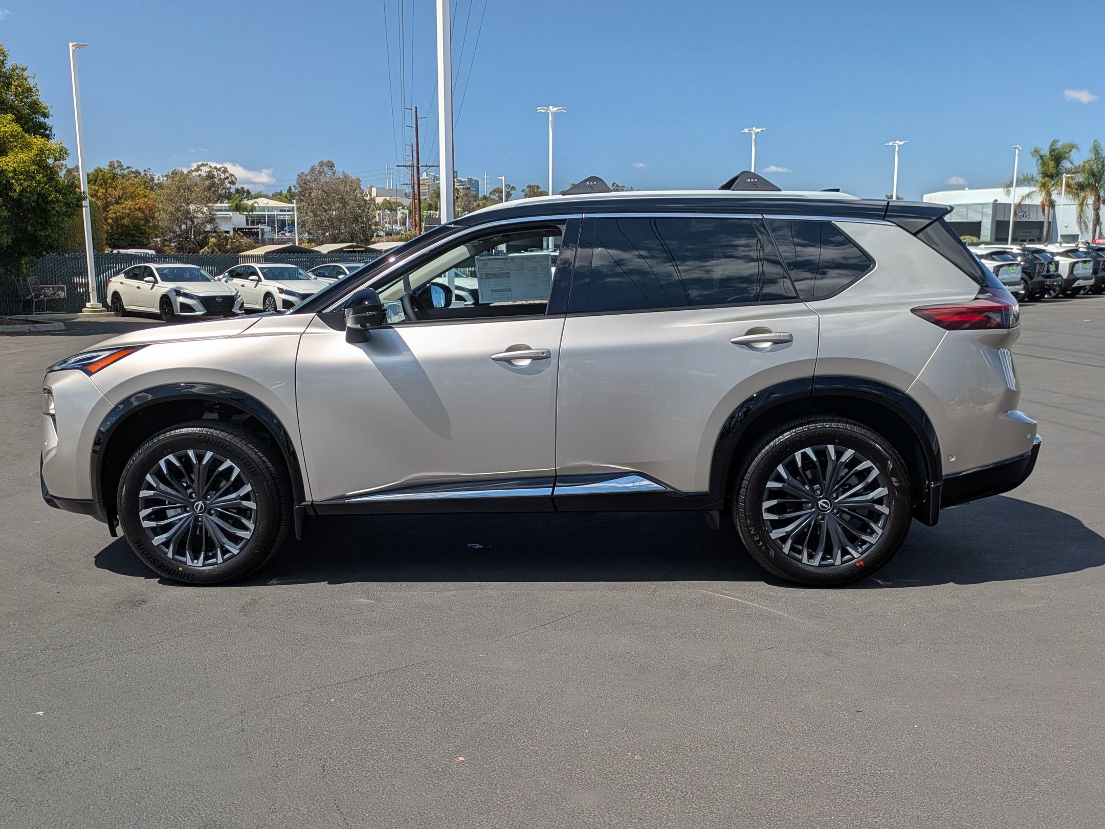 New 2026 Nissan Rogue Platinum image 4