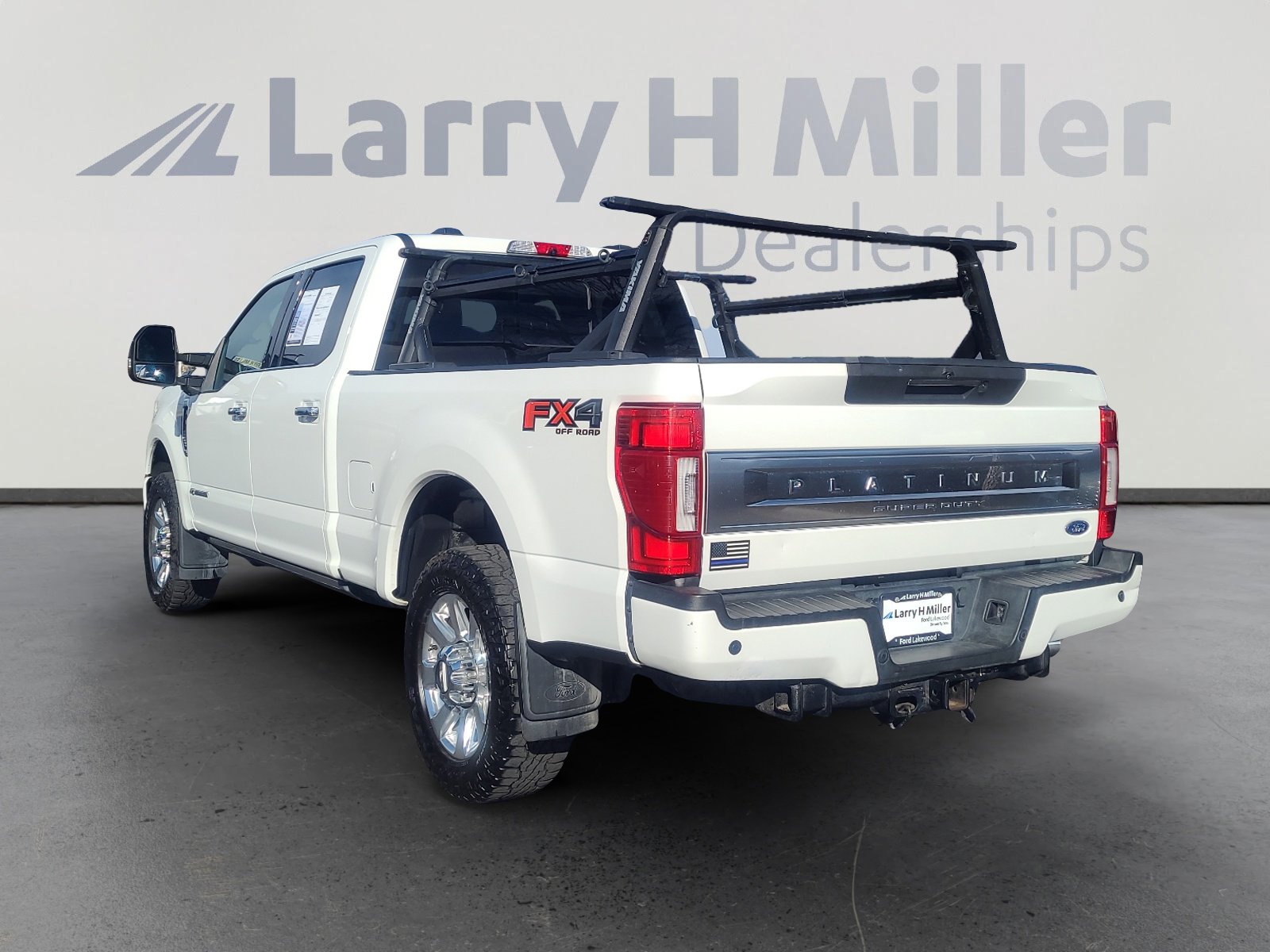 Certified 2022 Ford F350 Platinum w/ FX4 Off-Road Package image 3