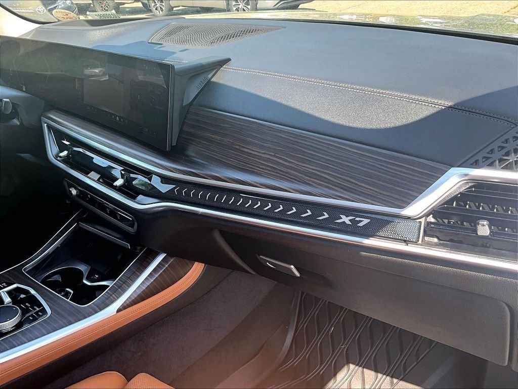Used 2024 BMW X7 xDrive40i w/ Premium Package AWD/4WD image 13