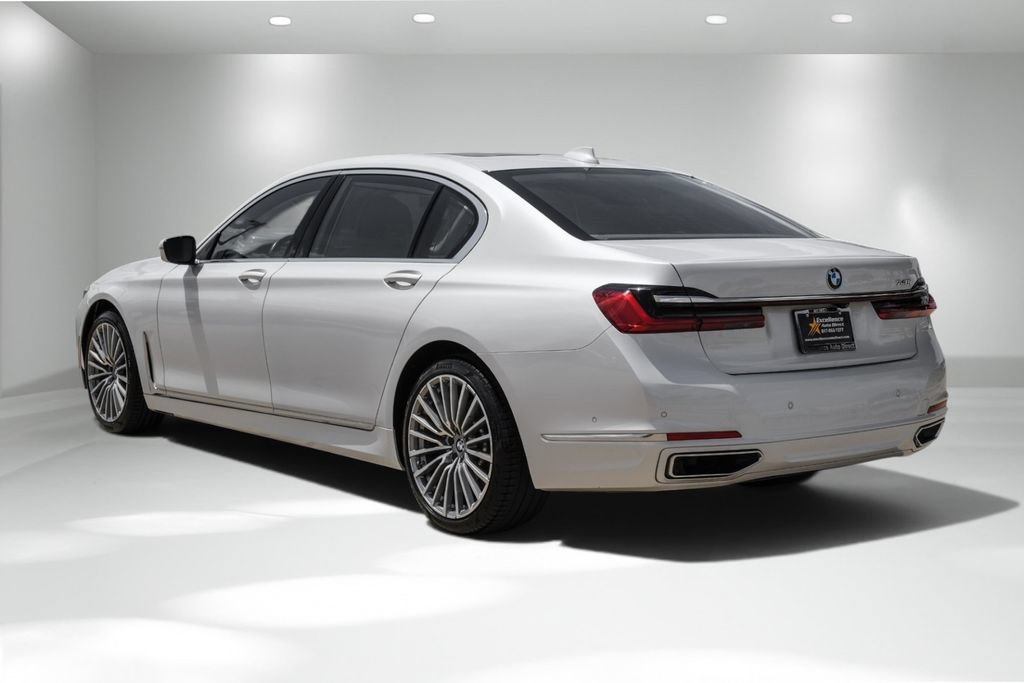 Used 2020 BMW 740i w/ Premium Package RWD image 9
