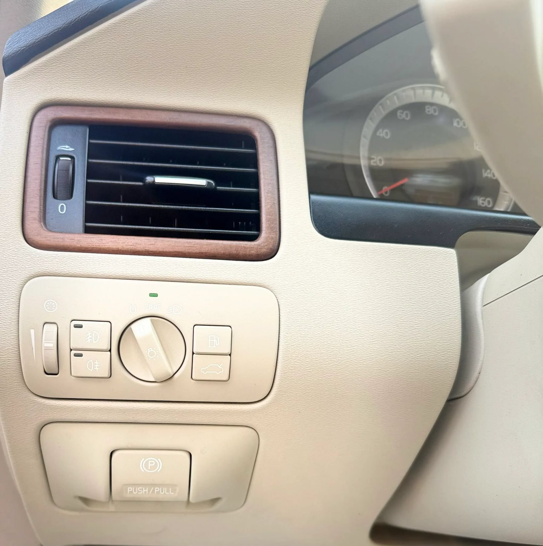 Used 2010 Volvo XC70 3.2 AWD/4WD image 23