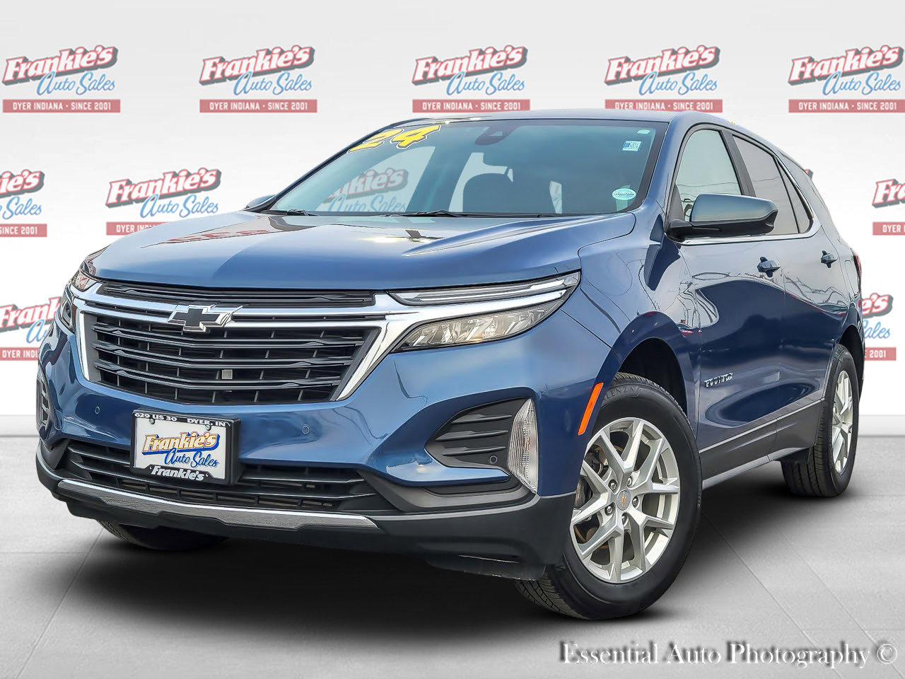 Used 2024 Chevrolet Equinox LT w/ LPO, Floor Liner Package AWD/4WD image 1