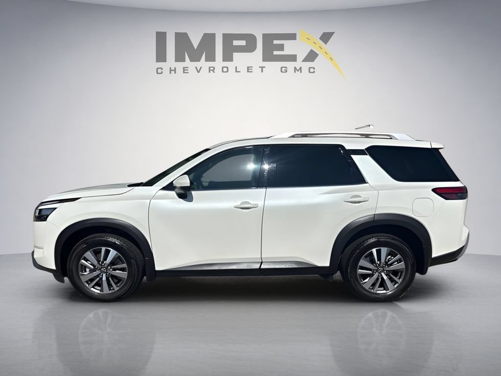 Used 2023 Nissan Pathfinder SL AWD/4WD image 2