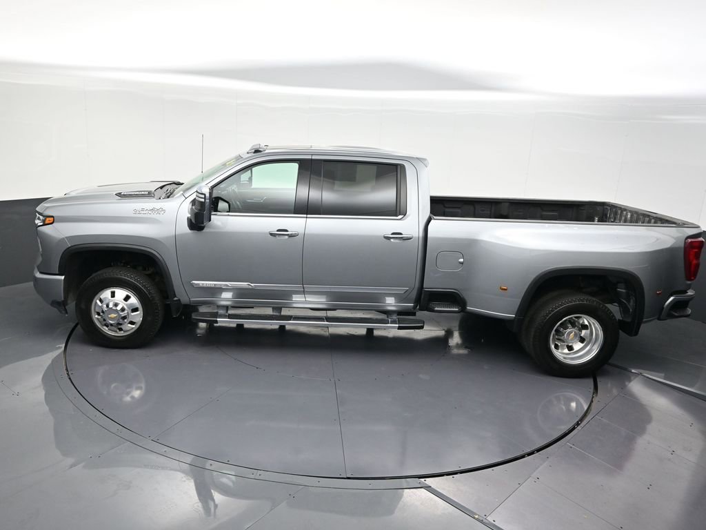 Used 2025 Chevrolet Silverado 3500 High Country w/ High Country Premium Package image 17