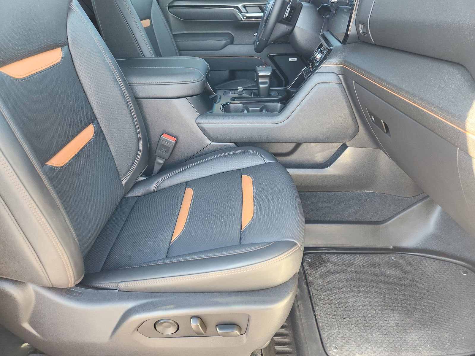 Used 2025 GMC Sierra 1500 AT4 w/ AT4 Premium Package image 17