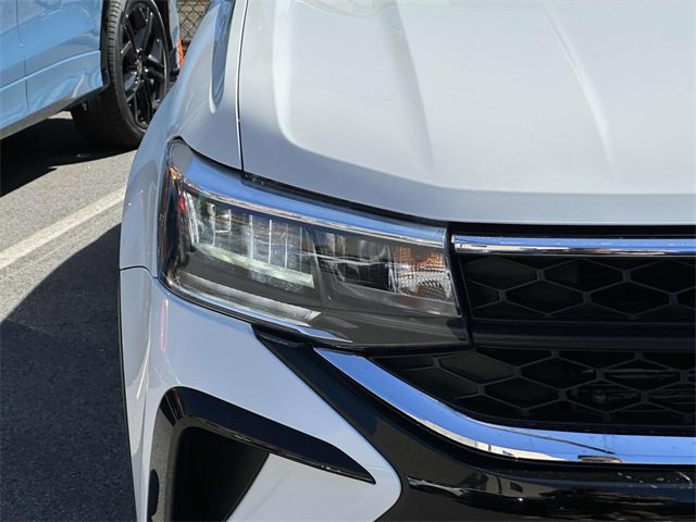 Certified 2022 Volkswagen Taos SE image 8