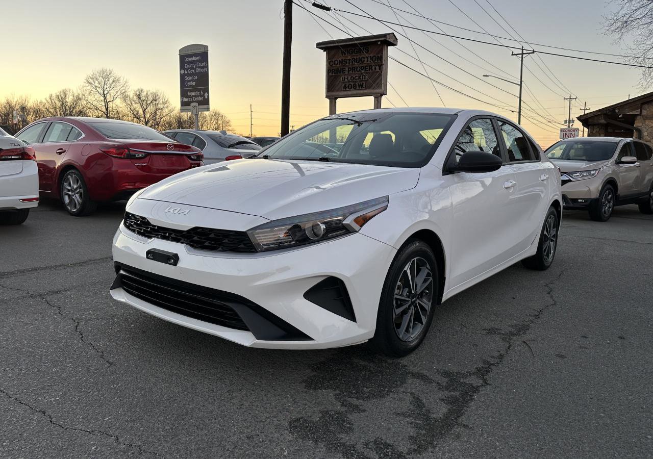 Used 2023 Kia Forte LXS image 3