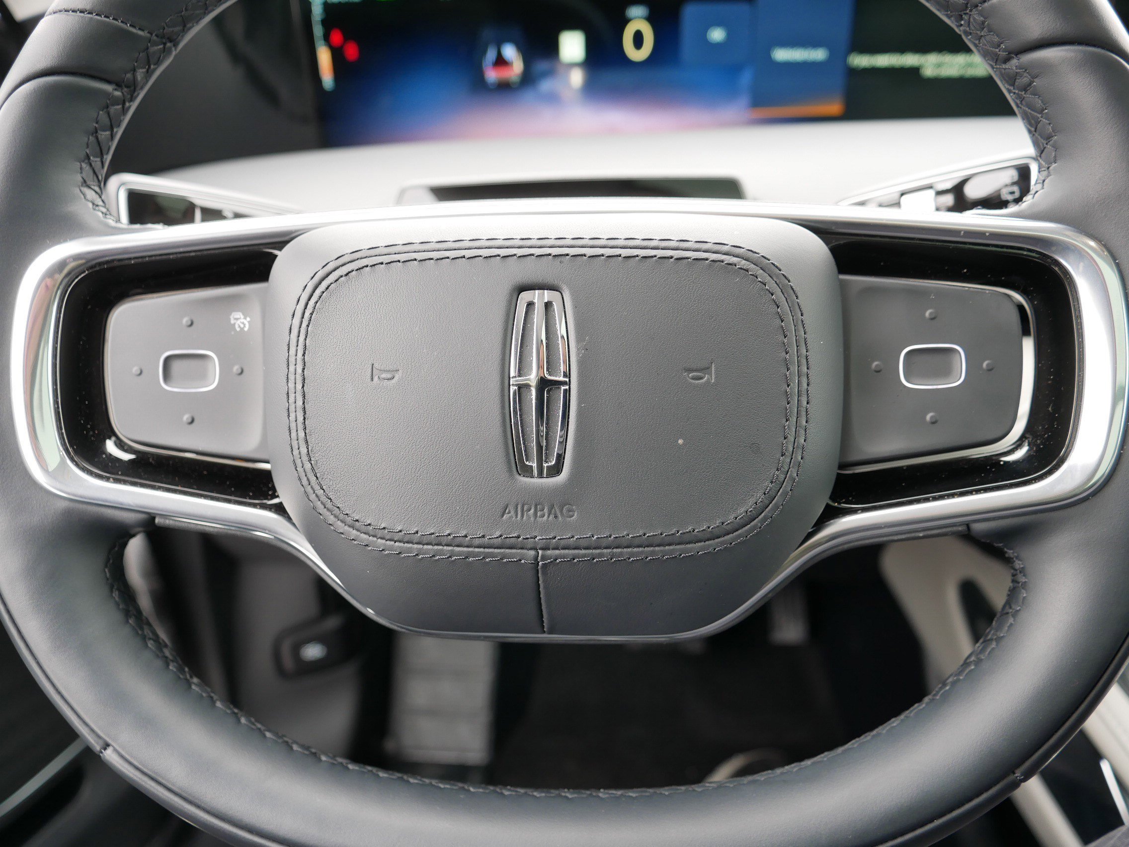 Used 2025 Lincoln Nautilus Reserve image 25