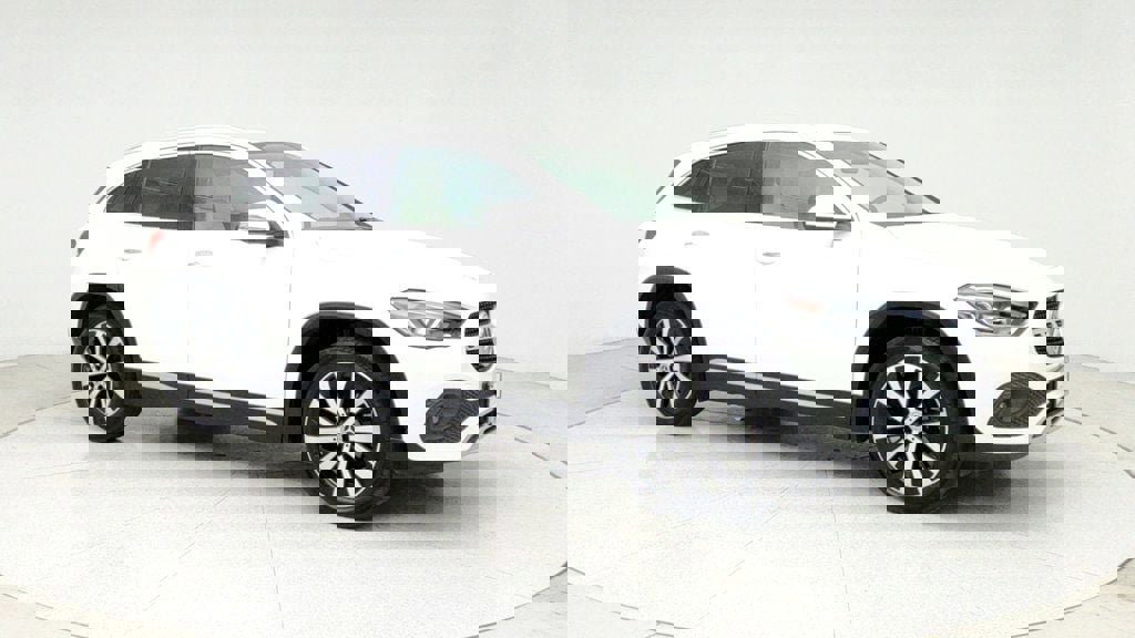 Used 2023 Mercedes-Benz GLA 250 w/ Premium Package image 3