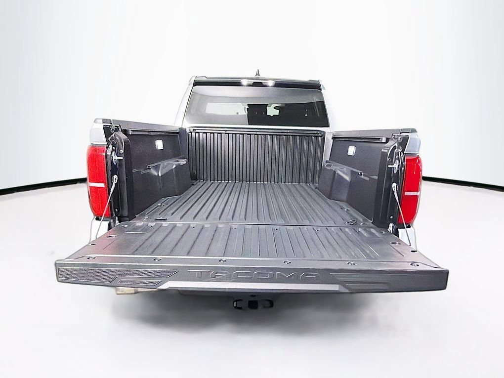 Used 2025 Toyota Tacoma SR5 AWD/4WD image 24