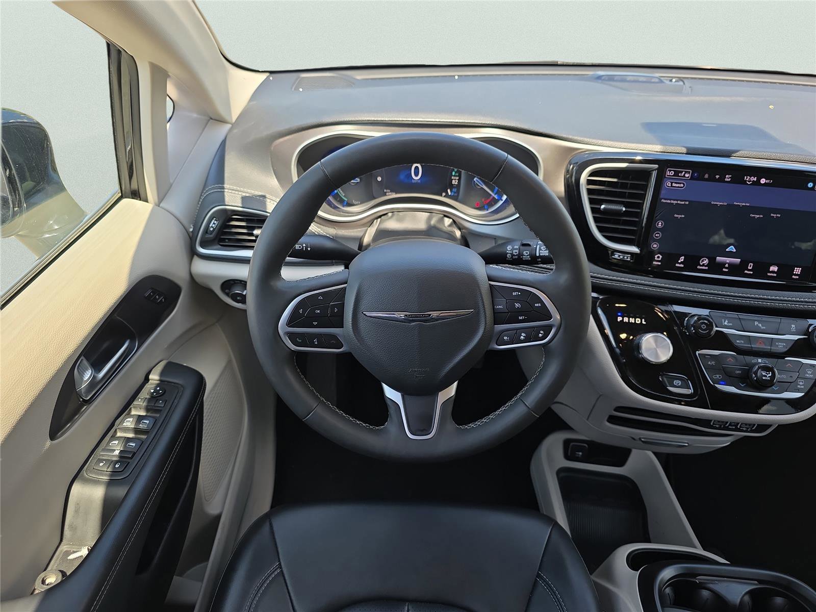 Used 2024 Chrysler Pacifica Select image 38