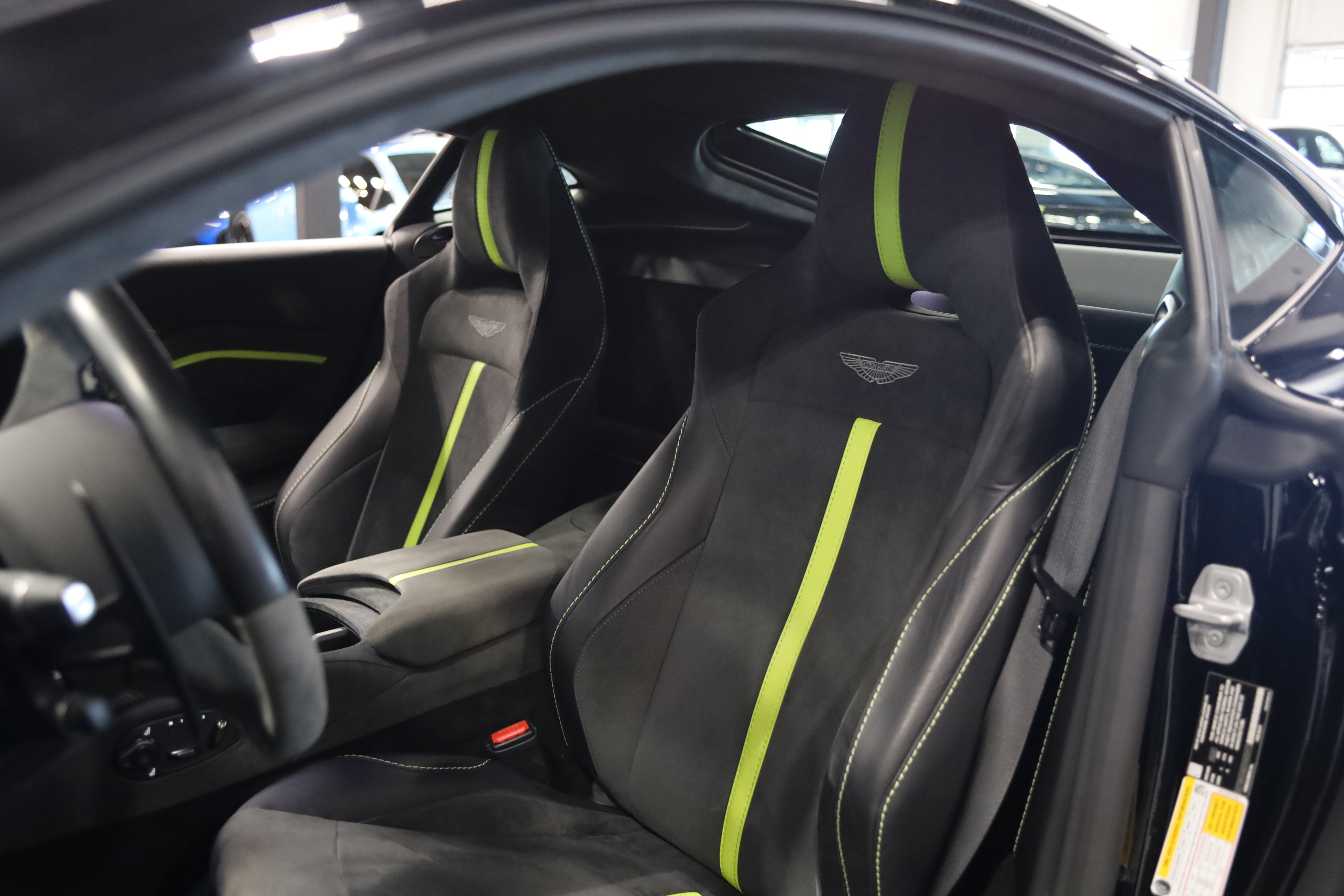 Used 2023 Aston Martin V8 Vantage Coupe RWD image 14