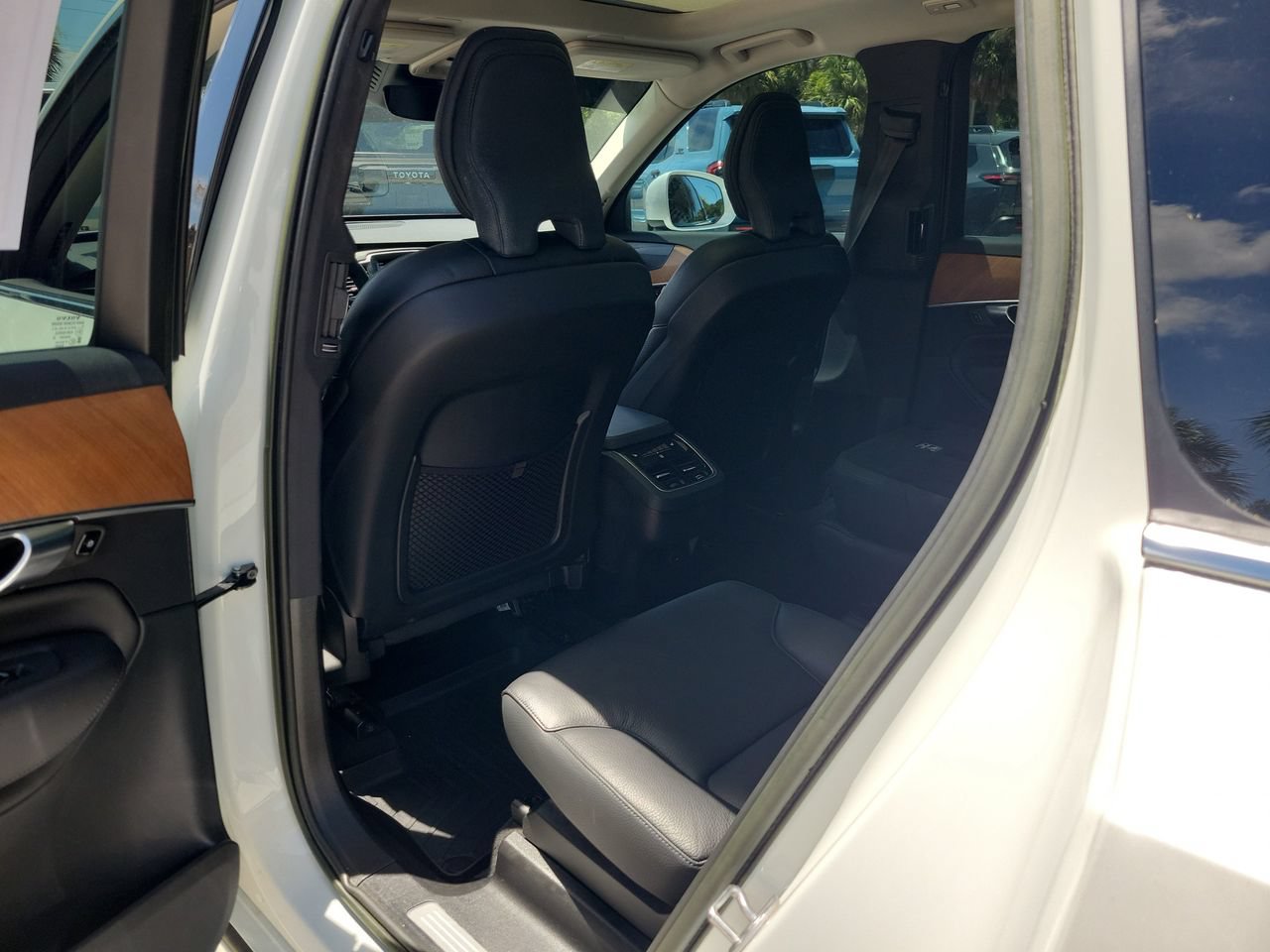Used 2023 Volvo XC90 B6 Plus AWD/4WD image 10