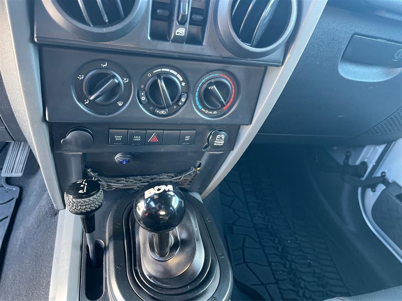 Used 2009 Jeep Wrangler Unlimited Rubicon w/ Dual Top Group image 17