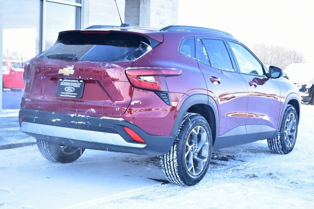 Used 2025 Chevrolet Trax LT w/ LT Convenience Package image 11