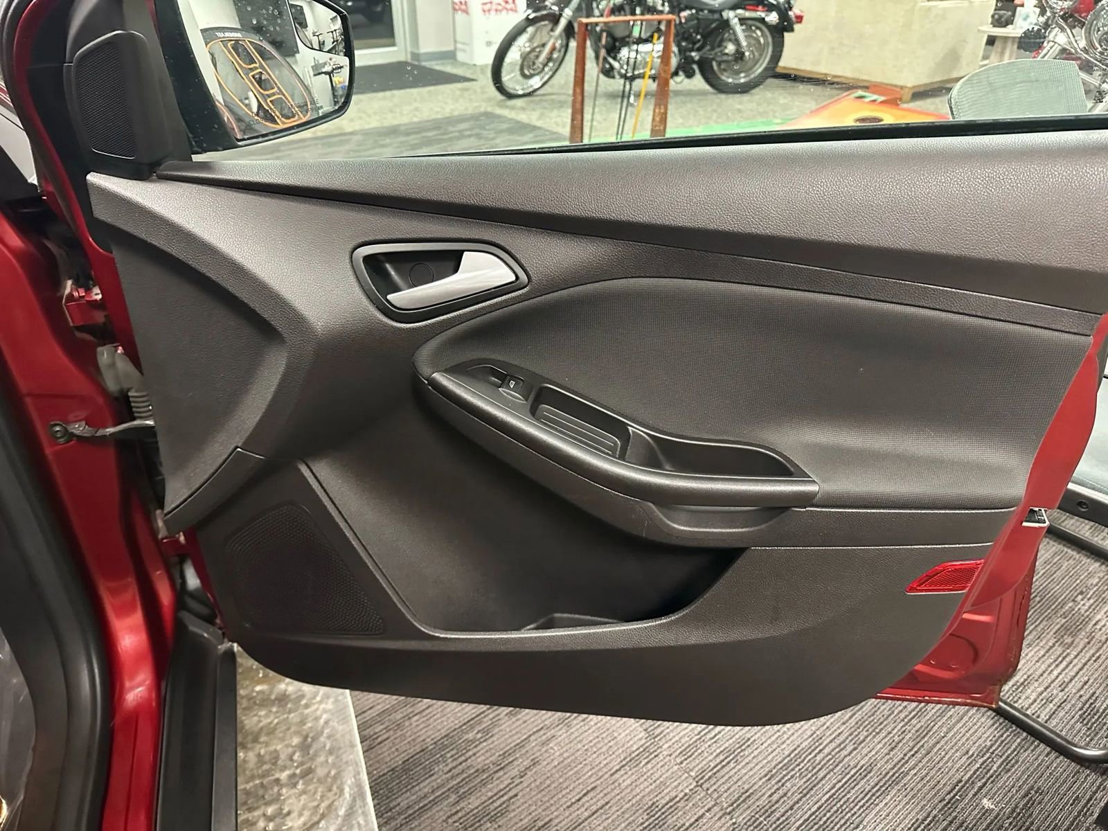 Used 2014 Ford Focus SE w/ SE Sport Package image 57