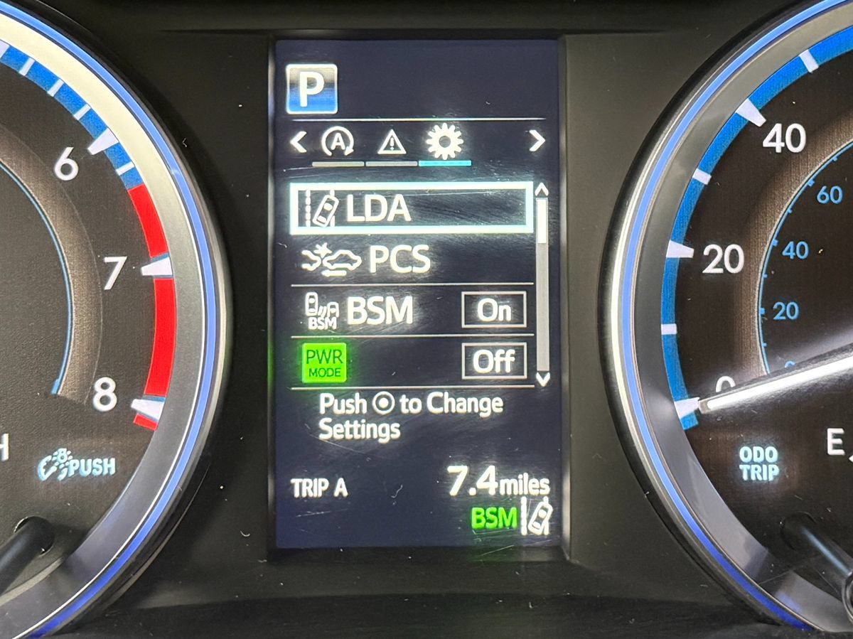 Used 2017 Toyota Highlander SE AWD/4WD image 19