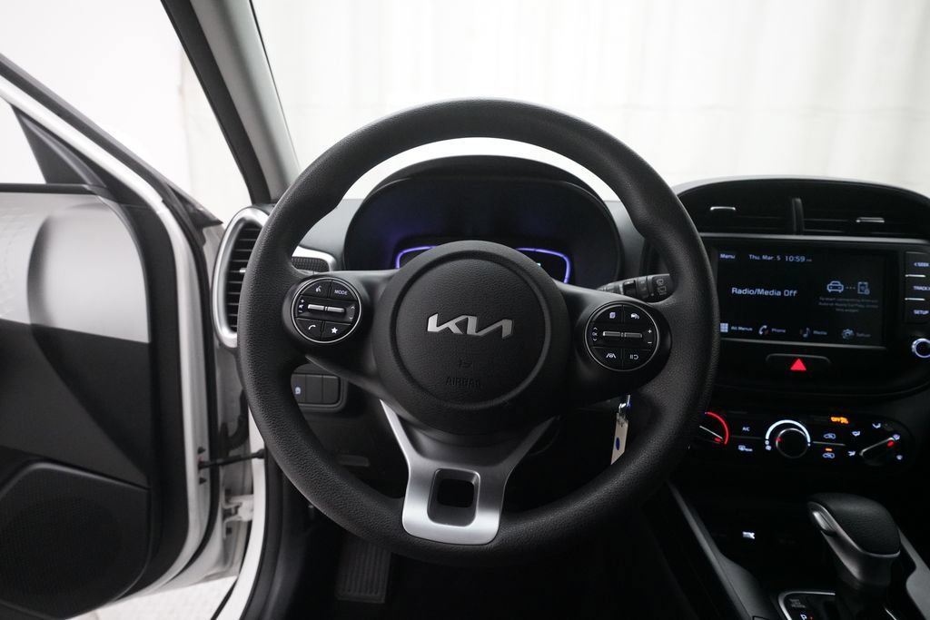 Used 2023 Kia Soul LX w/ LX Technology Package FWD image 4
