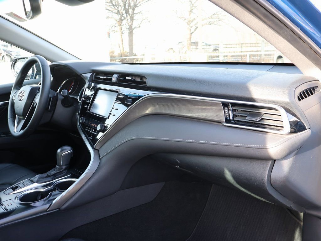 Used 2018 Toyota Camry XSE image 9