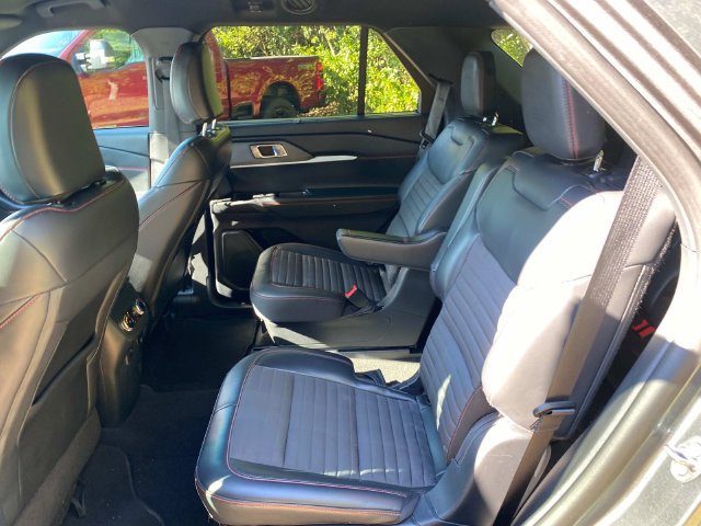 Used 2025 Ford Explorer ST-Line w/ Premium Package RWD image 9