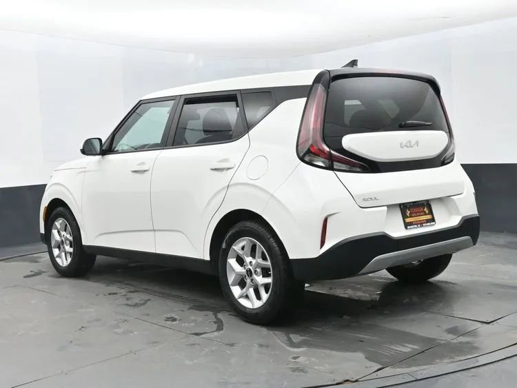 Used 2025 Kia Soul LX w/ LX Technology Package image 9